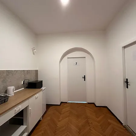 Albergue Apollo 56 *